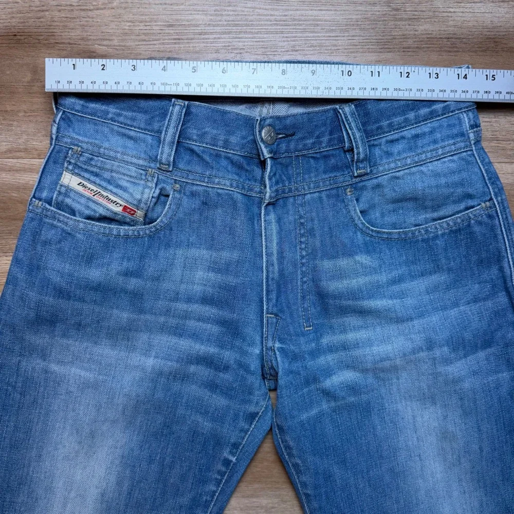 Diesel Roxe Jeans Mens 29x32 Blue Relaxed Straight Leg Light Wash Made in Italy‎